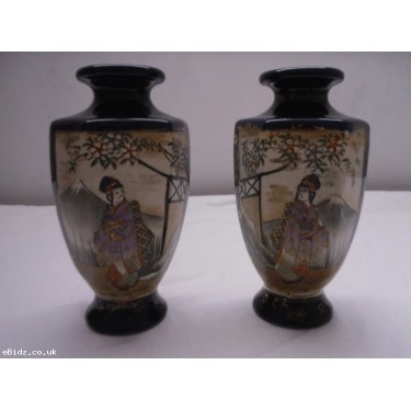 Pair of Japanese Satsuma Vases Hand Painted Mirror image